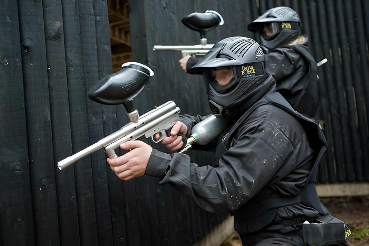 delta-force-paintball-players-castle-wallenberg