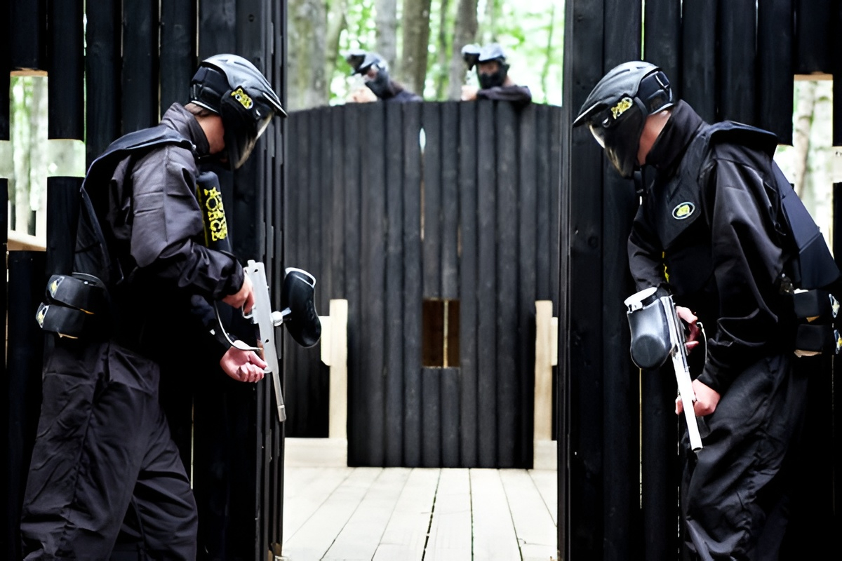 players-play-at-castle-wallenberg